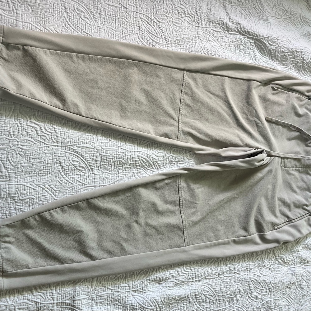 Athleta women’s size 8 light tan/gray